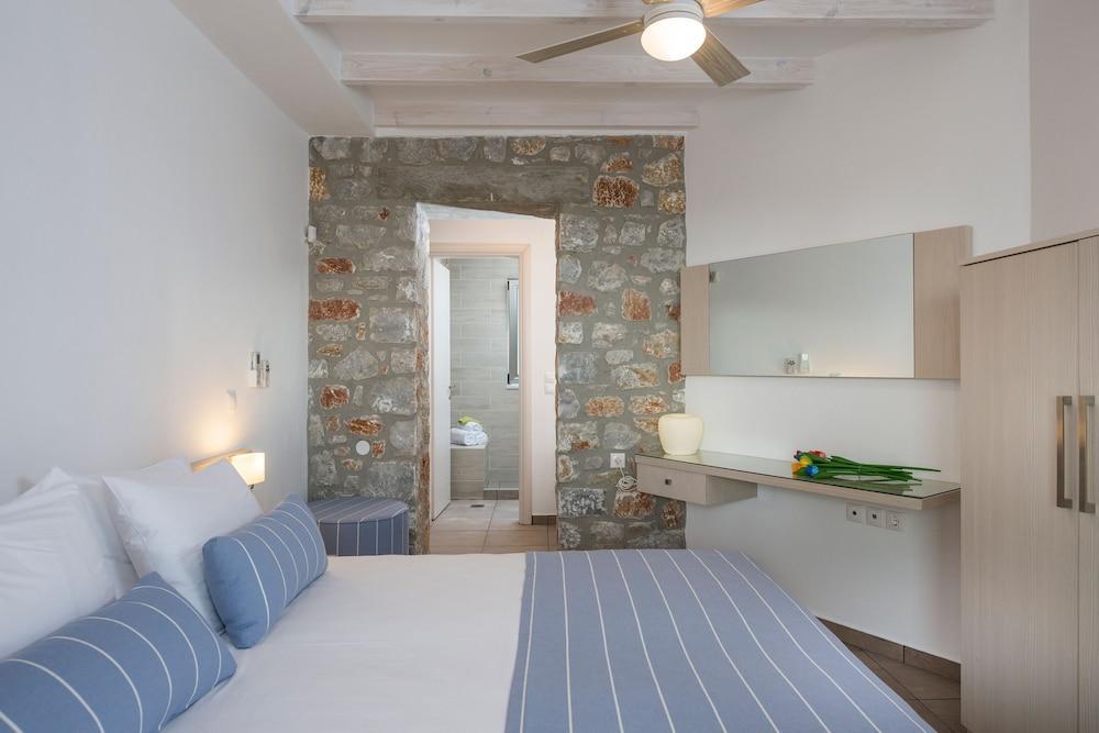 Cedar Bay Beachside Villas Palaiochora Exterior foto
