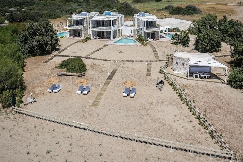 Cedar Bay Beachside Villas Palaiochora Exterior foto